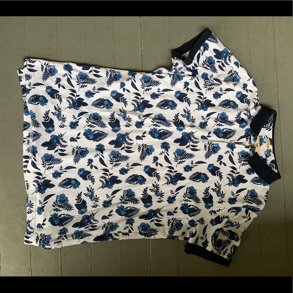 Hollister stretchy polo shirt